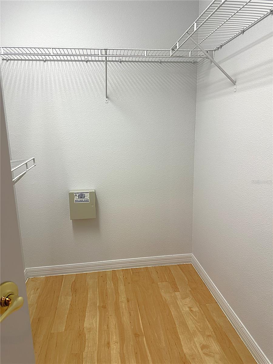 Walking closet