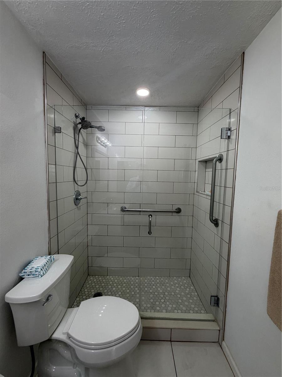 TB8506537
