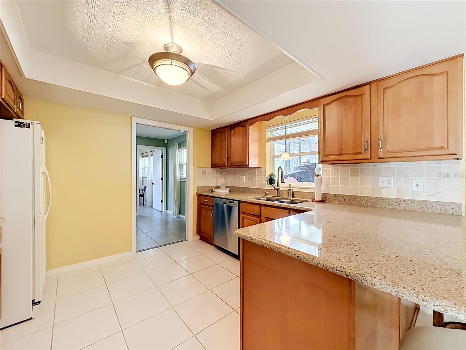Granite countertops w/Breakfast Bar