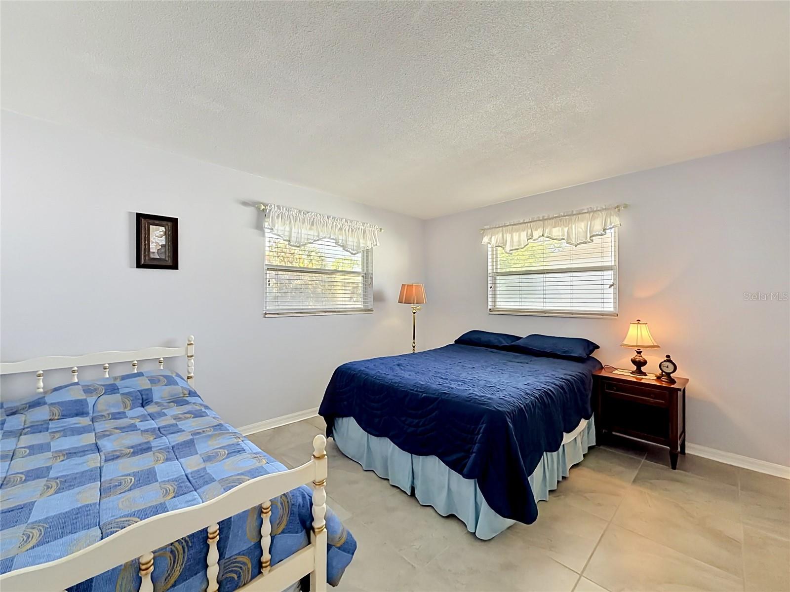 Secondary bedroom suite