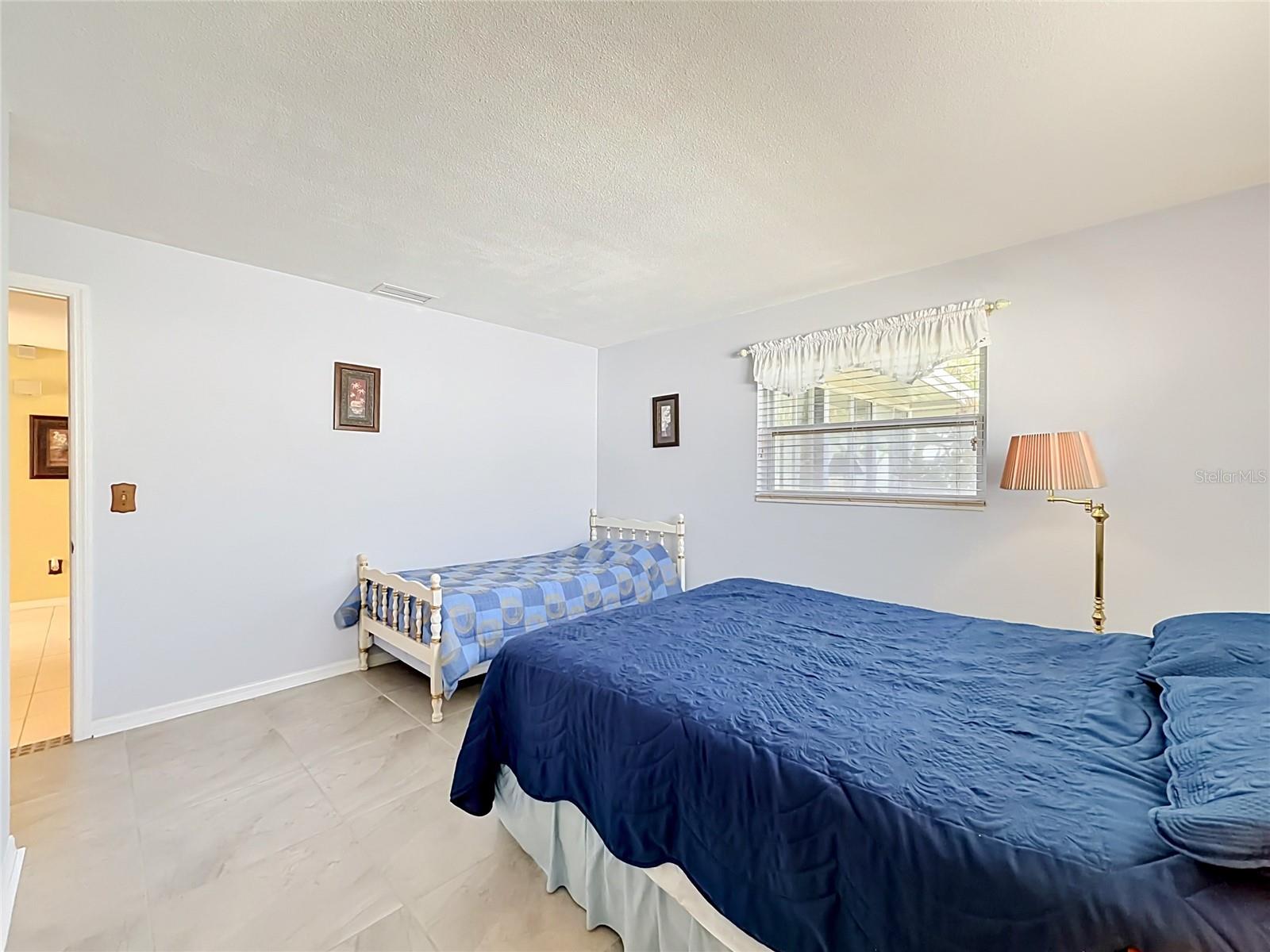 Secondary bedroom suite