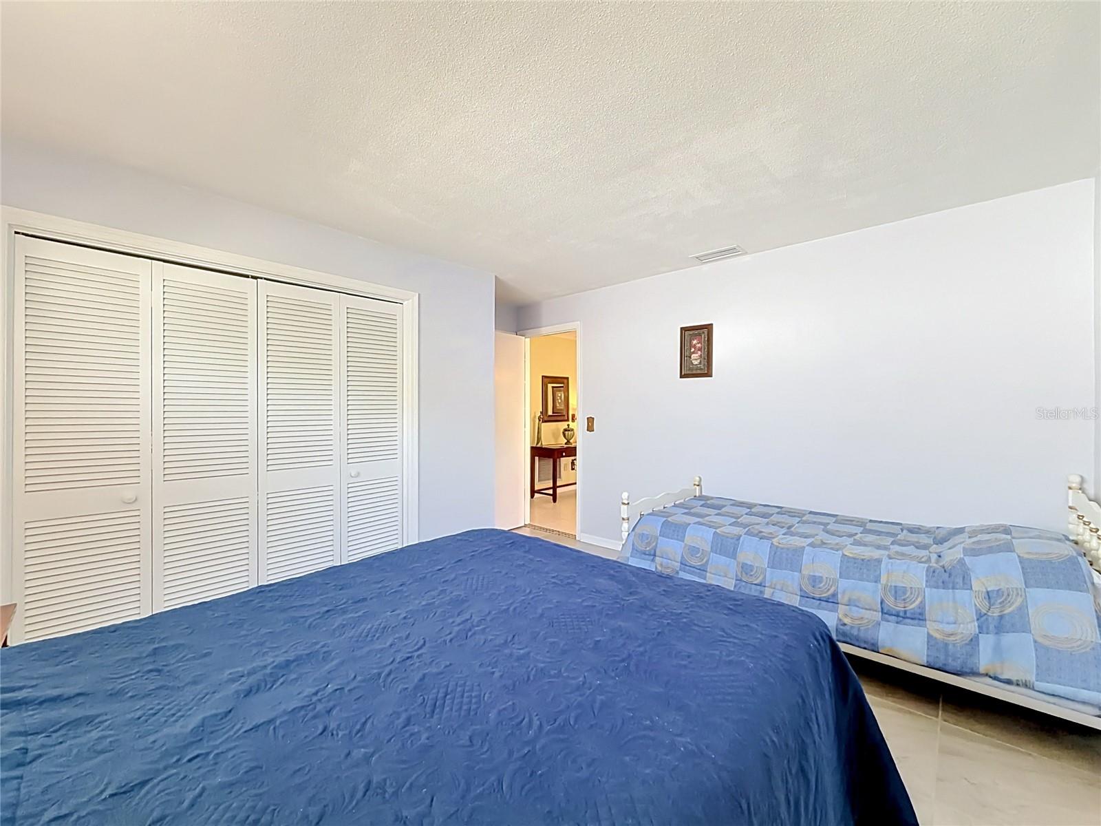 Secondary bedroom suite