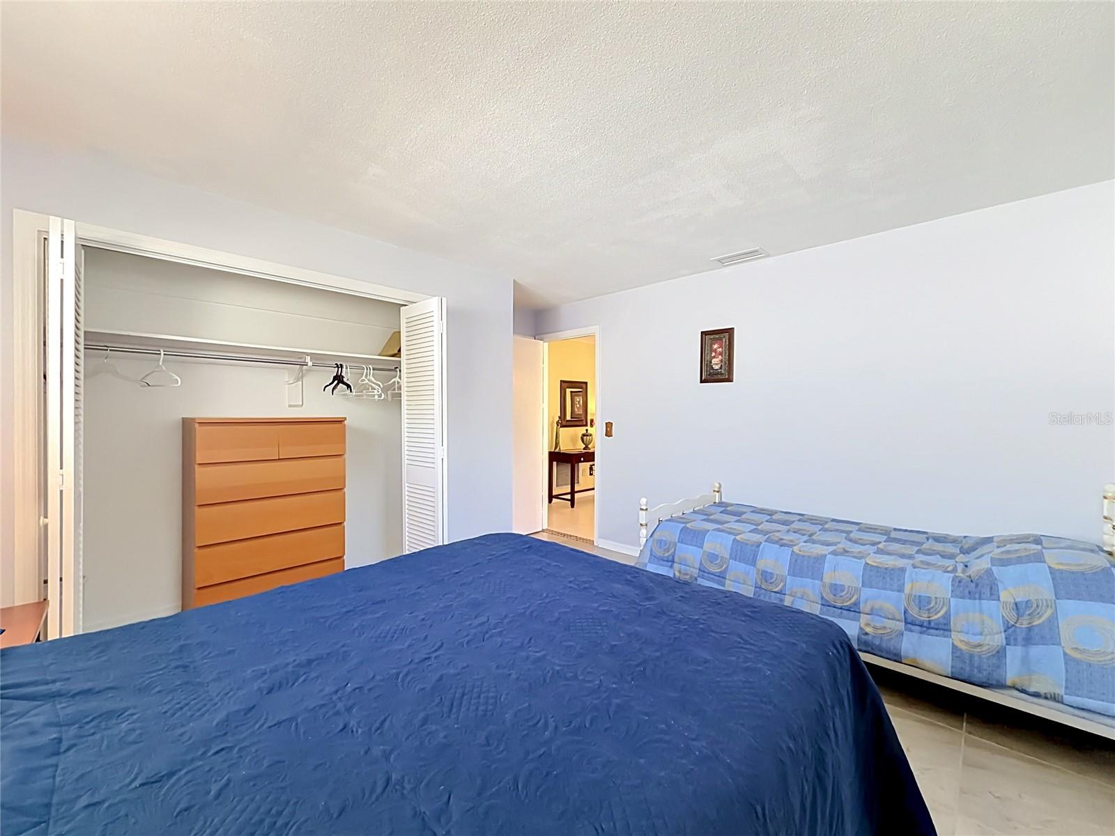 Secondary bedroom suite