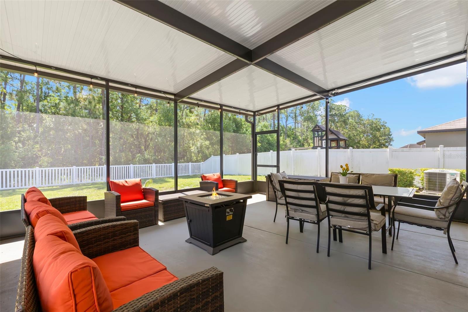 Oversized Lanai
