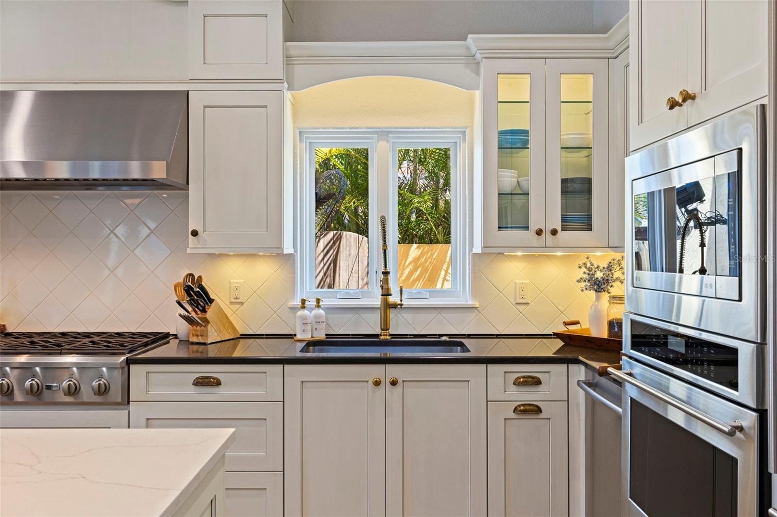 While the "bones" and artistic vision belong to David Tudeen, the property saw asignificant renovation in 2015 by architect Gerald Li. This update sensitivelymodernized the mechanical systems and kitchen while preserving Tudeen's originalcharacter-defining features (specifically the beams, ceiling details, and courtyardlayout).