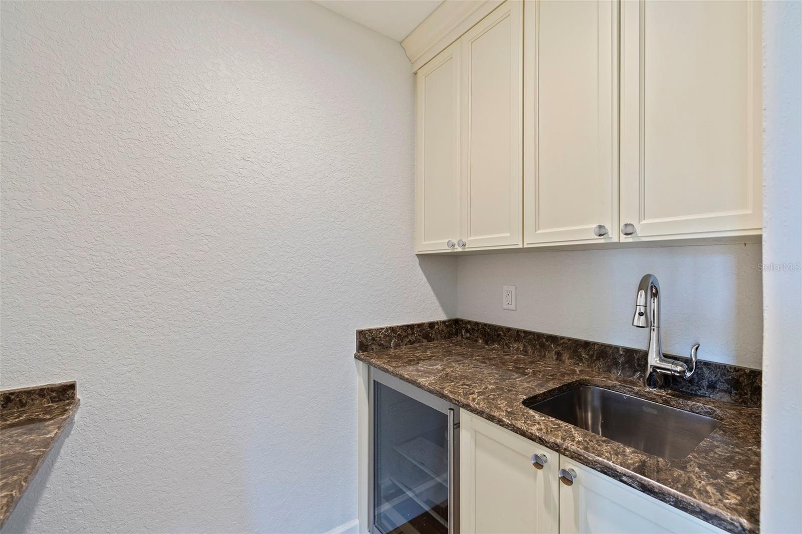 Owner's bedroom with a kitchenette for morning coffee or an evening glass of wine. The opposite wall accommodates a desk or a space for any other display or storage need.