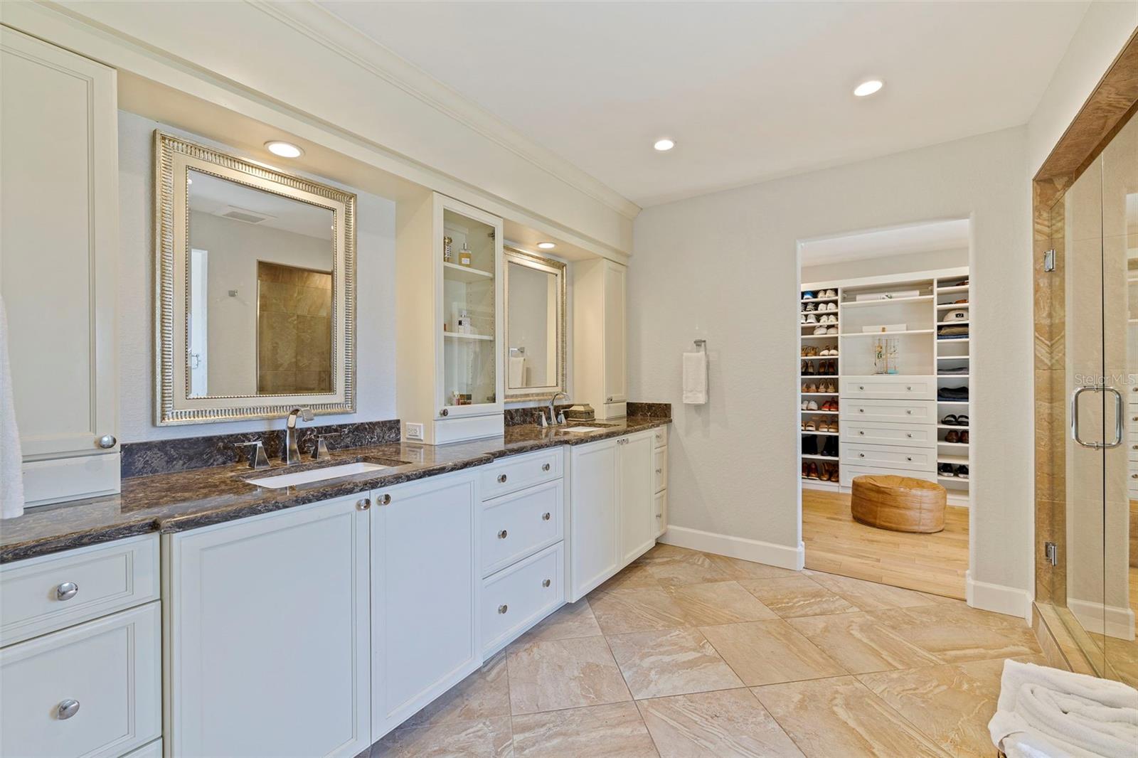 Owner's bathroom and large walk-in closet - the envy of any homeowner.