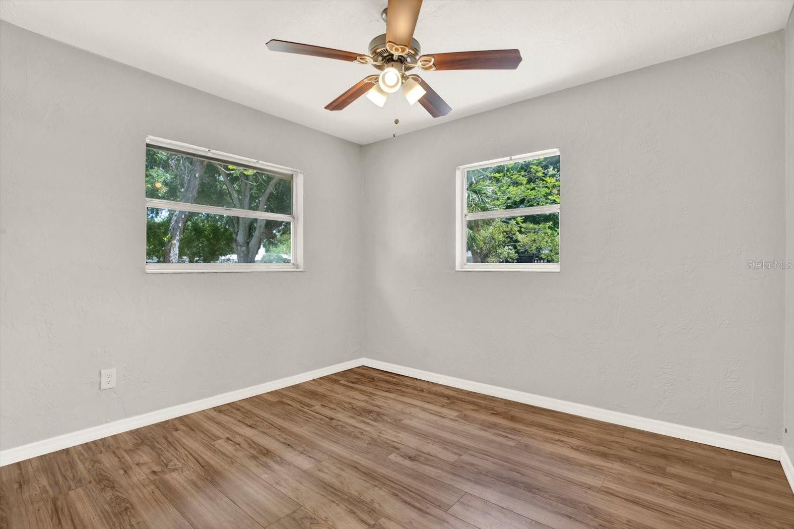 TB8506595