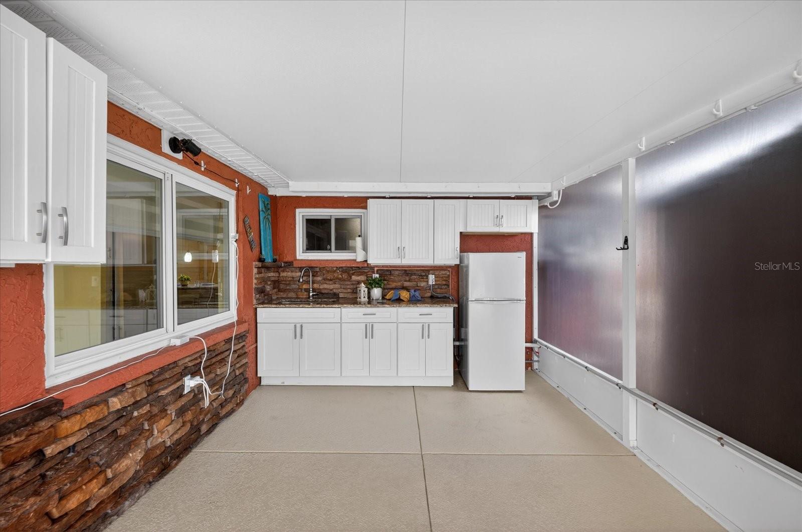 Outdoor living area/ kitchen