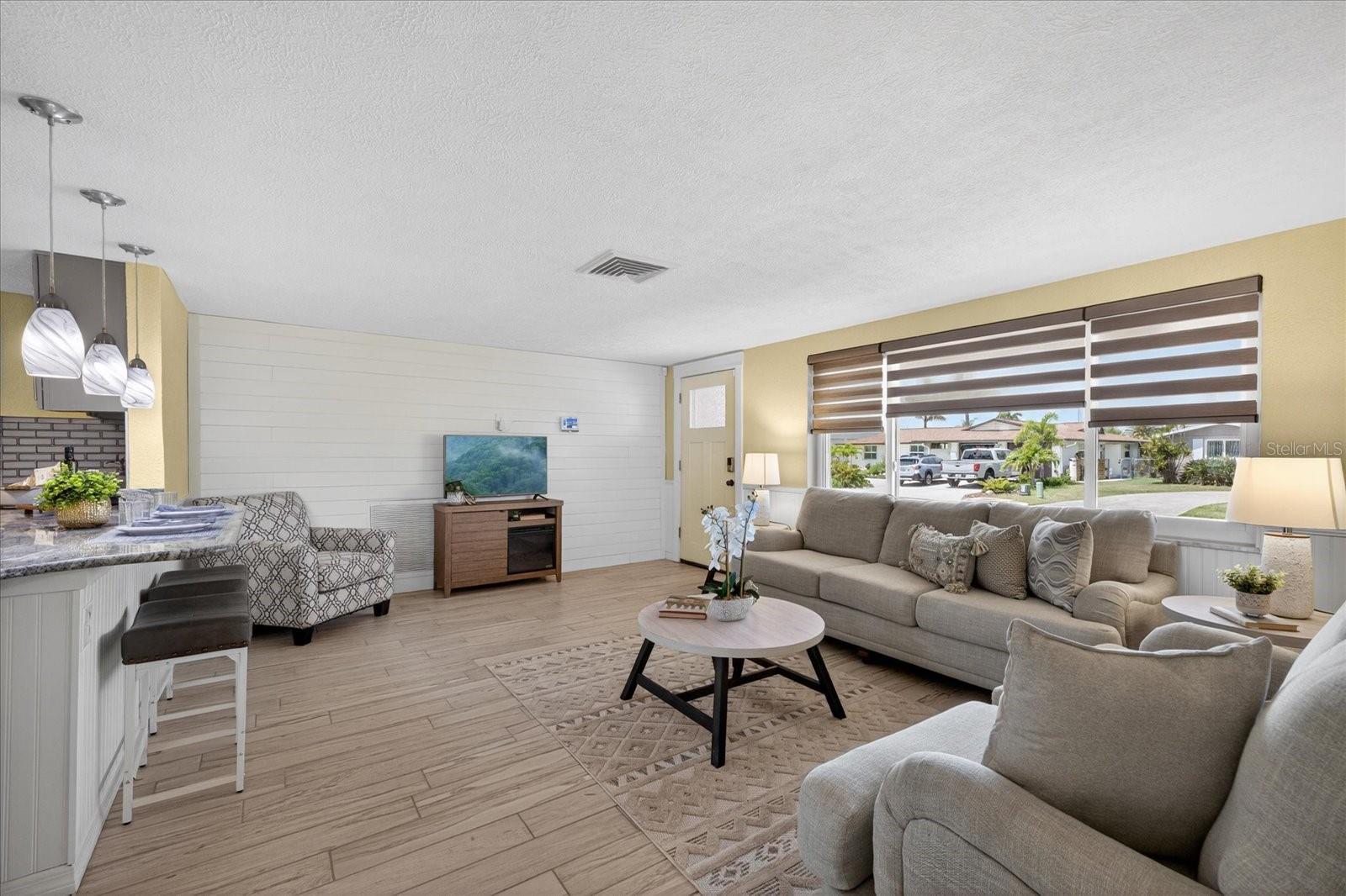Living Room/Kitchen