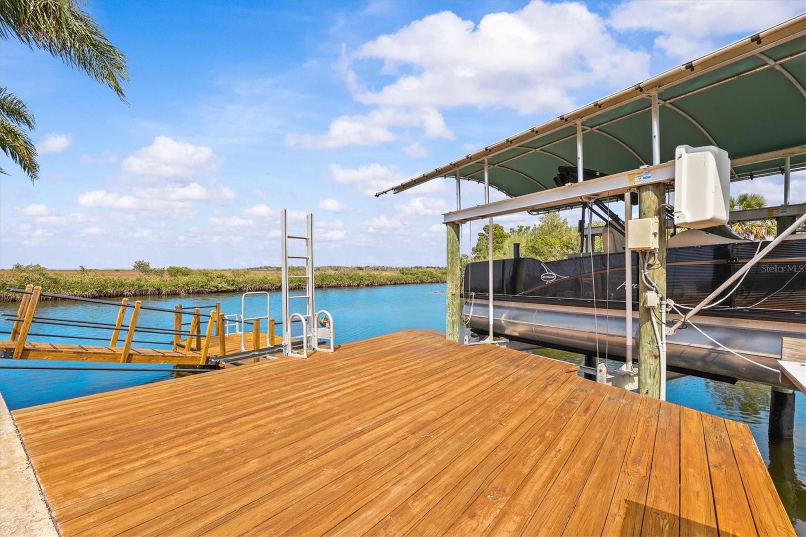 10K Boat Lift & 250 lb Kayak Lift plus Deck