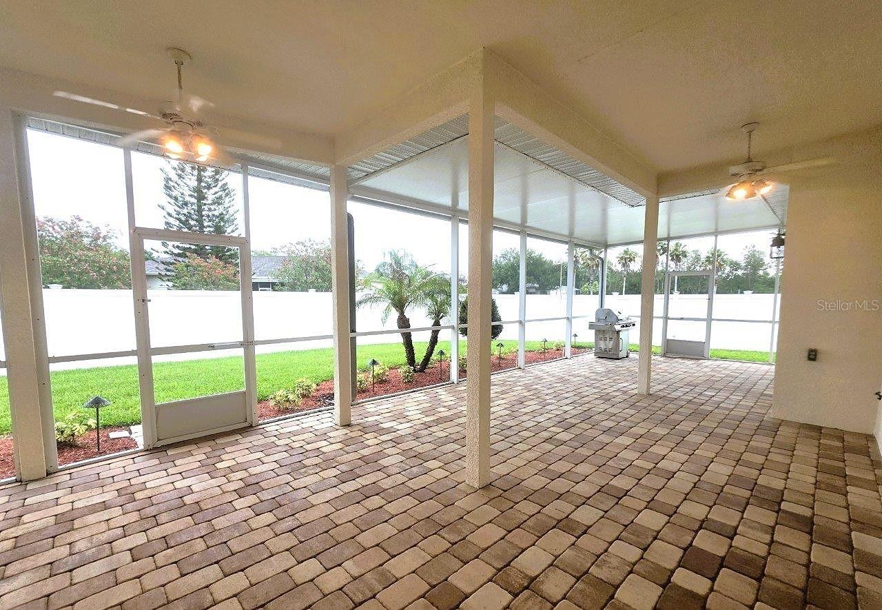 SCREENED LANAI