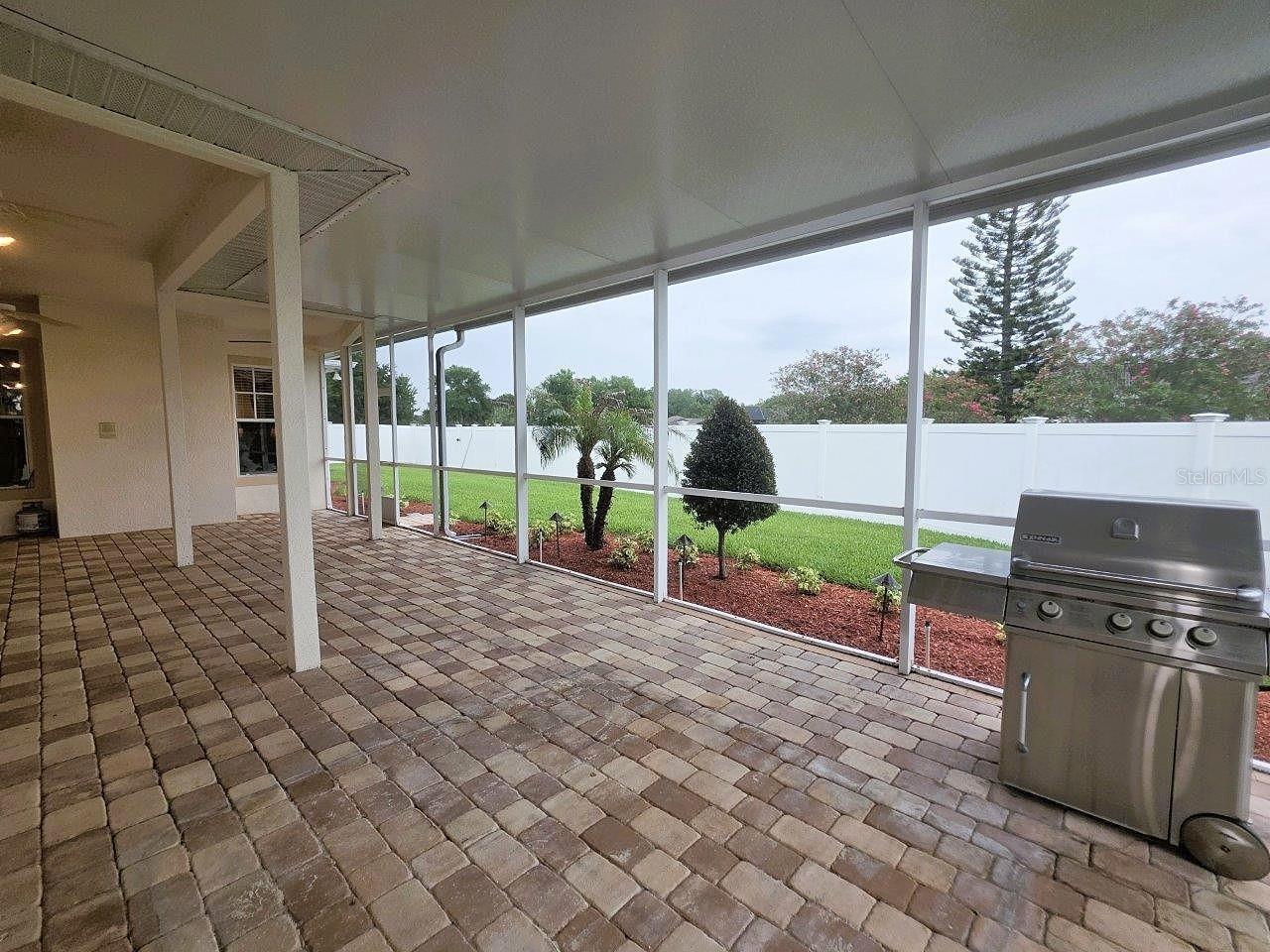SCREENED LANAI