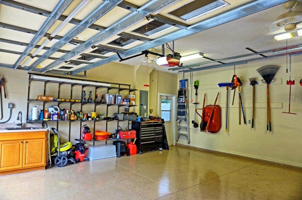 GARAGE