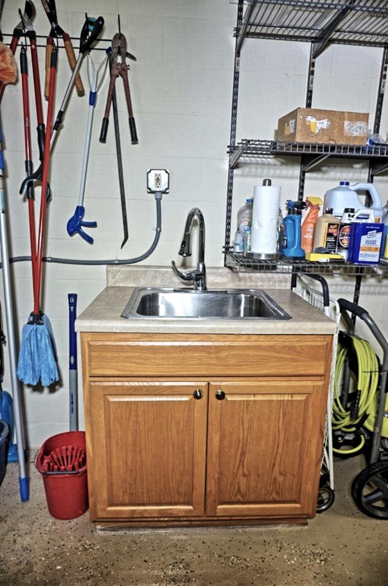 GARAGE