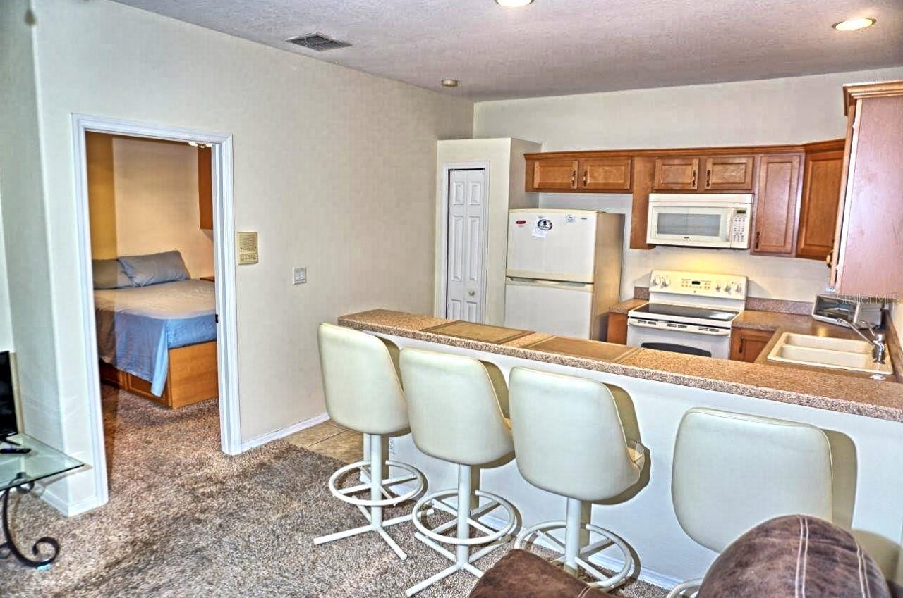 APARTMENT BREAKFAST BAR