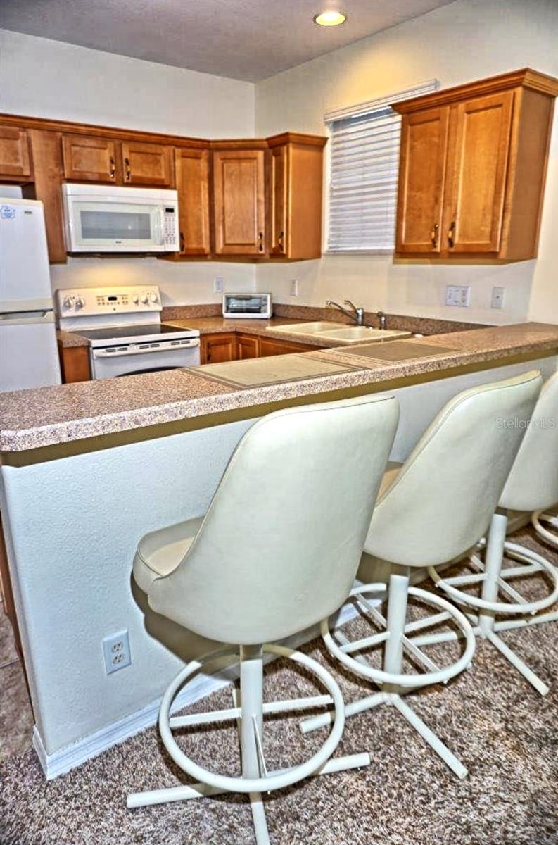 APARTMENT BREAKFAST BAR