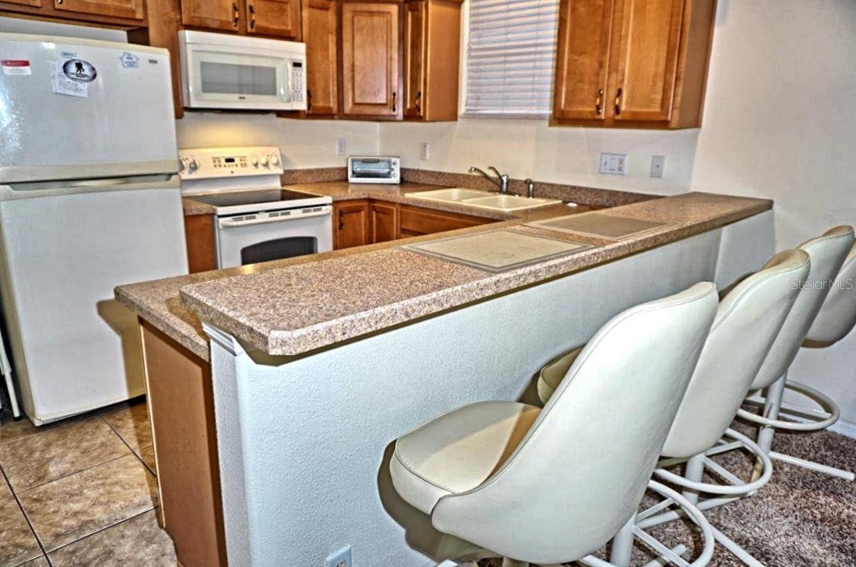 APARTMENT BREAKFAST BAR