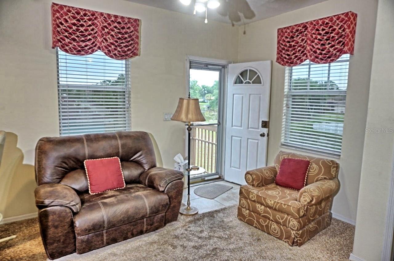 APARTMENT LIVING ROOM