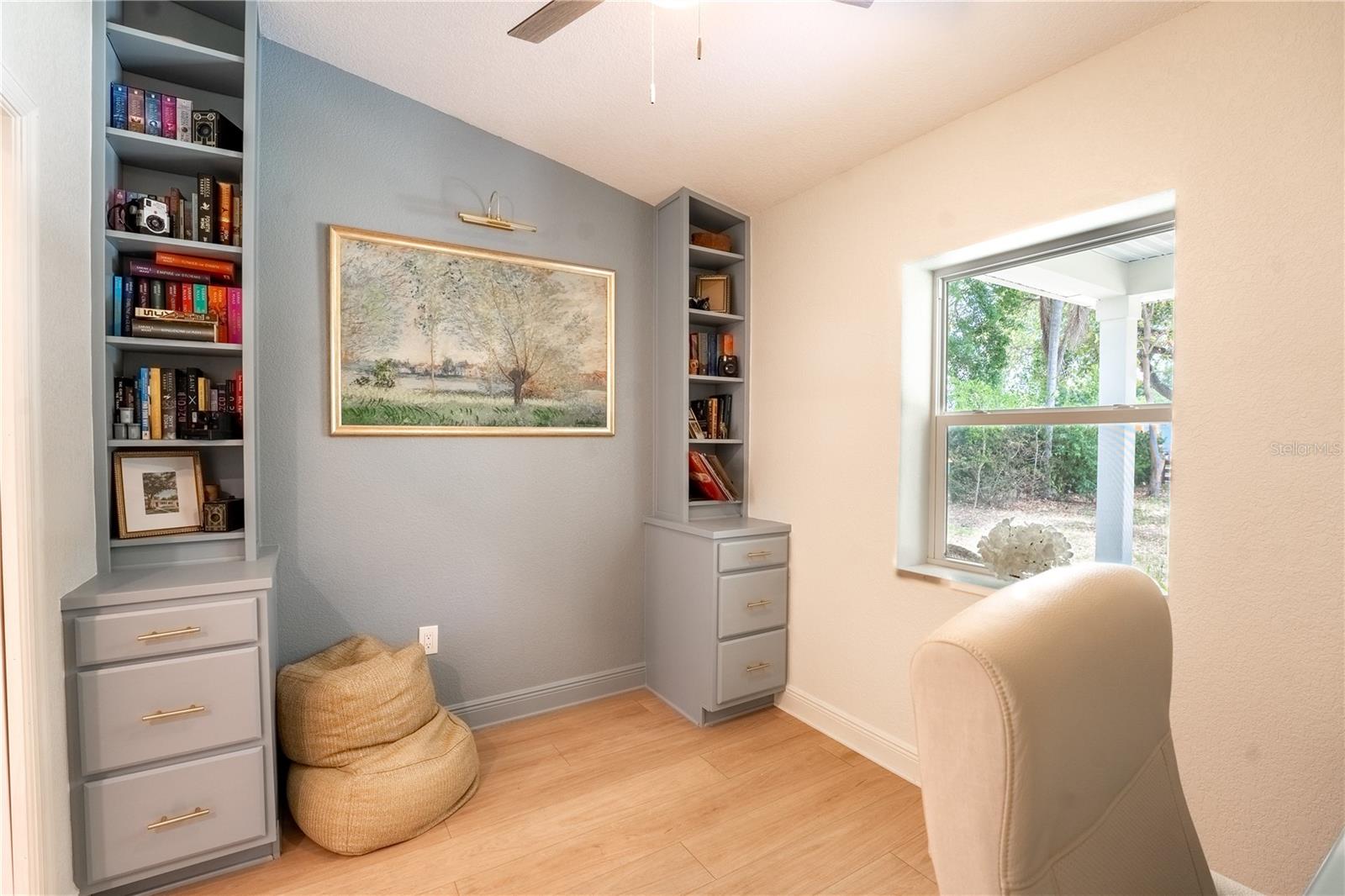 Office space / bonus room with built in shelving - could easily be converted to 4th bedroom