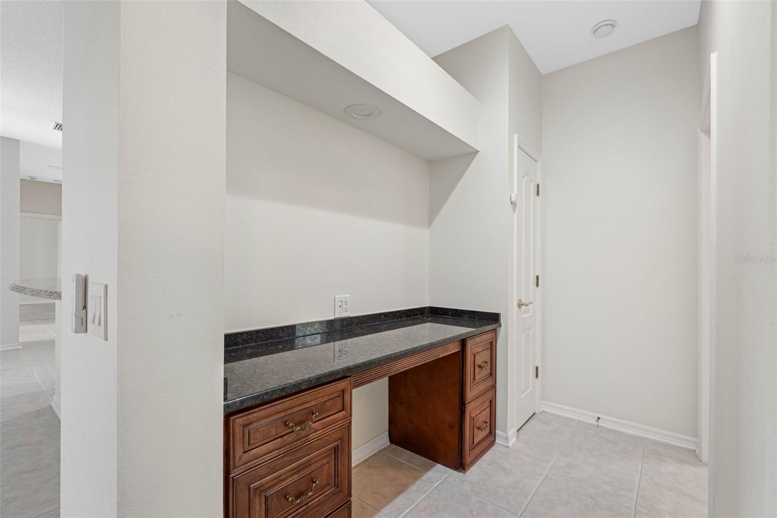 Hall Desk/Workarea