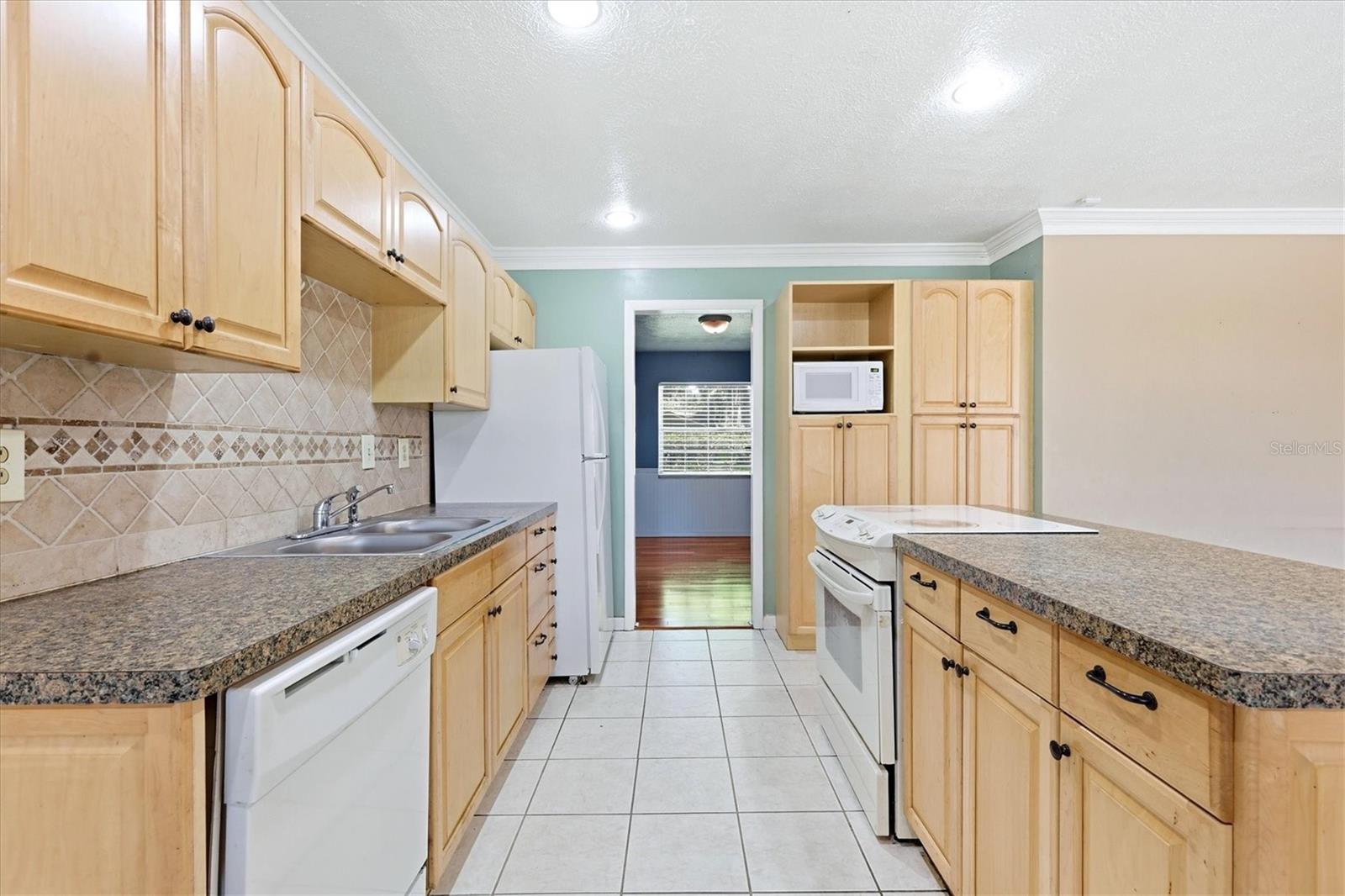 Kitchen offers a cooking island as well as cabinet pantry