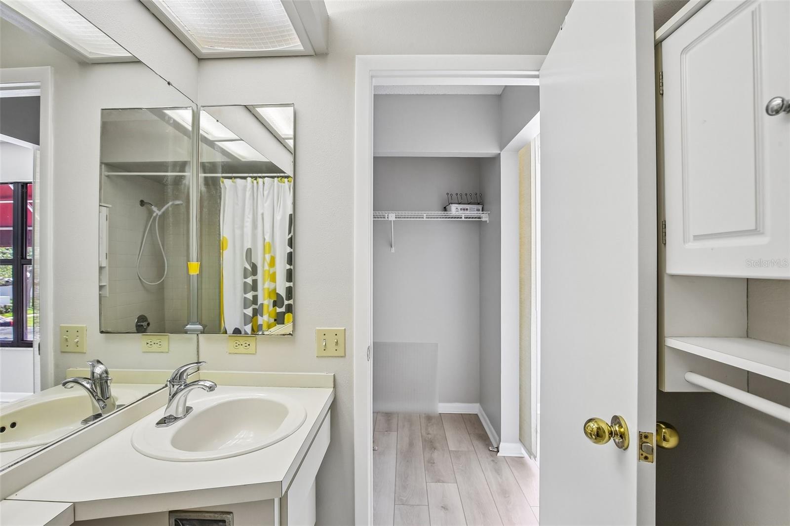 BATHROOM 2