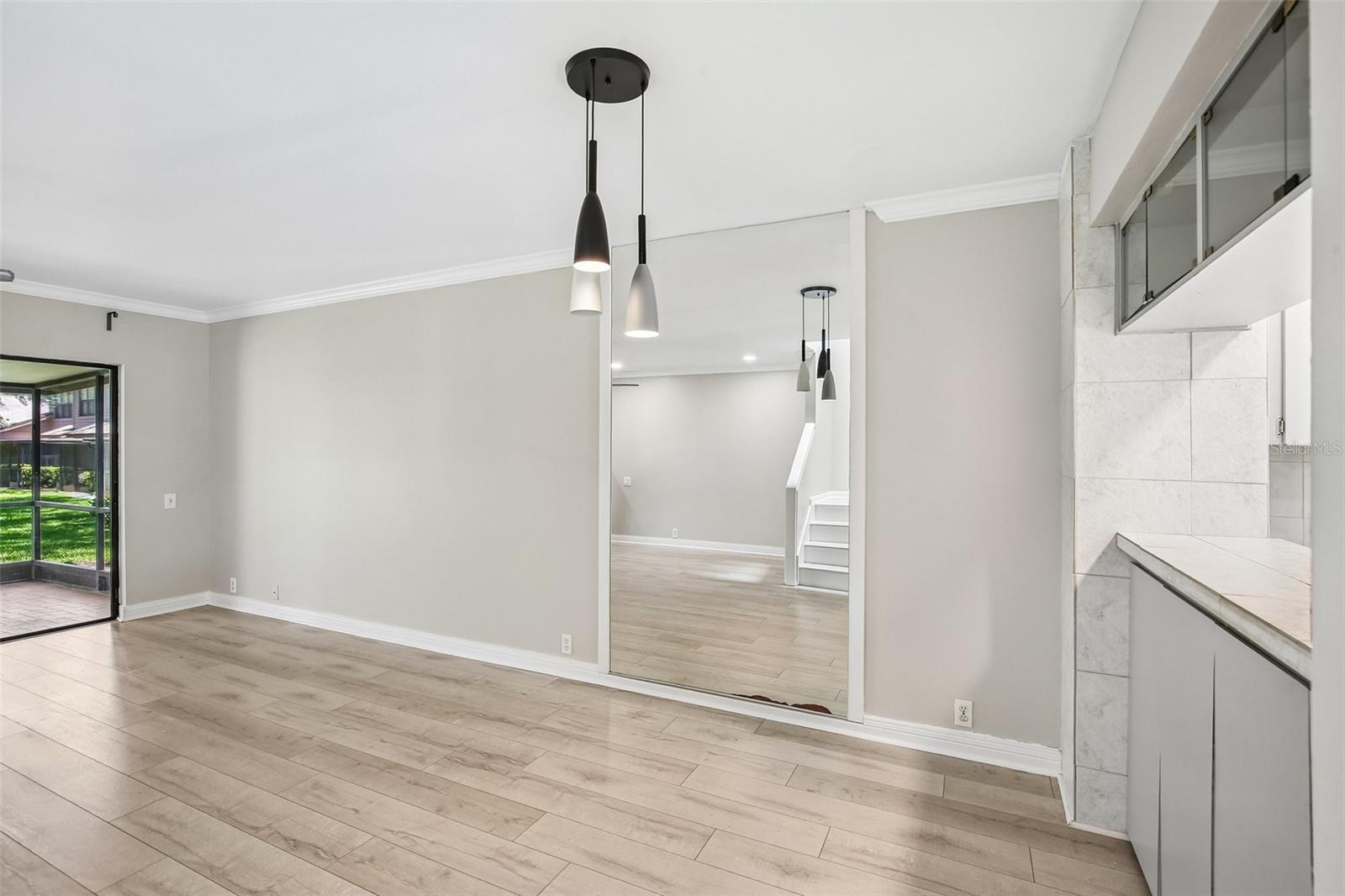 LIVING ROOM/DINING ROOM COMBO