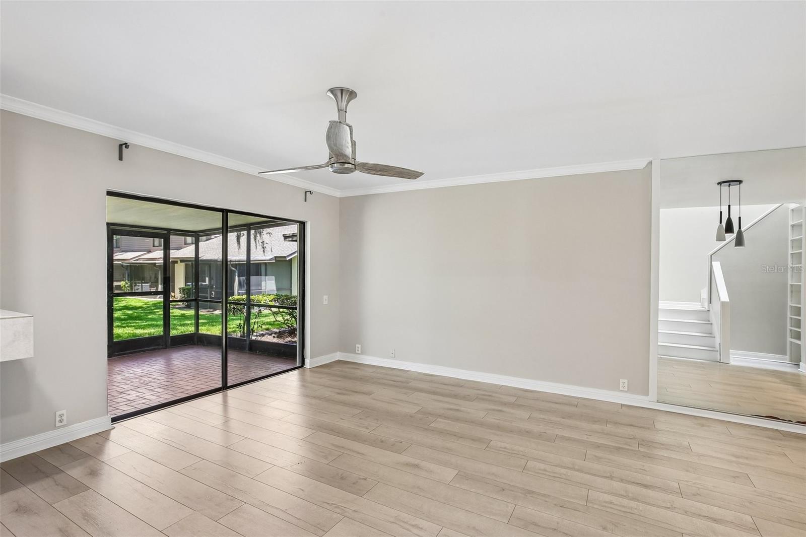 LIVING ROOM/DINING ROOM COMBO
