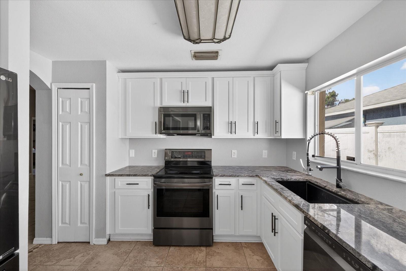 TB8506764