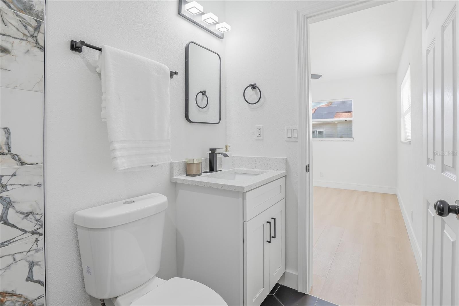 TB8506825