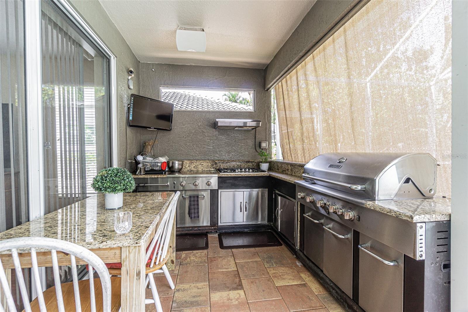 Outdoor Kitchen