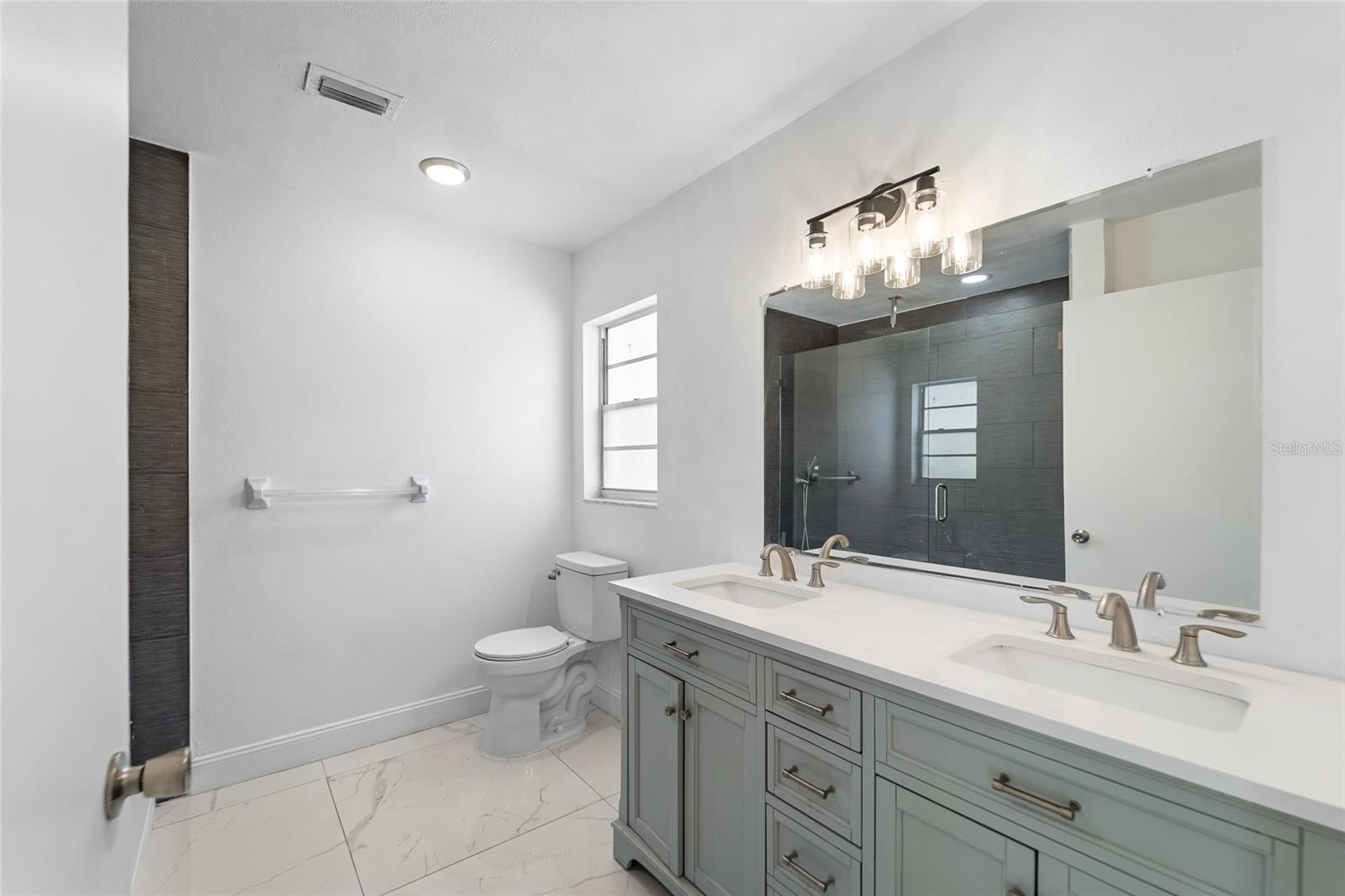 En suite  Bathroom