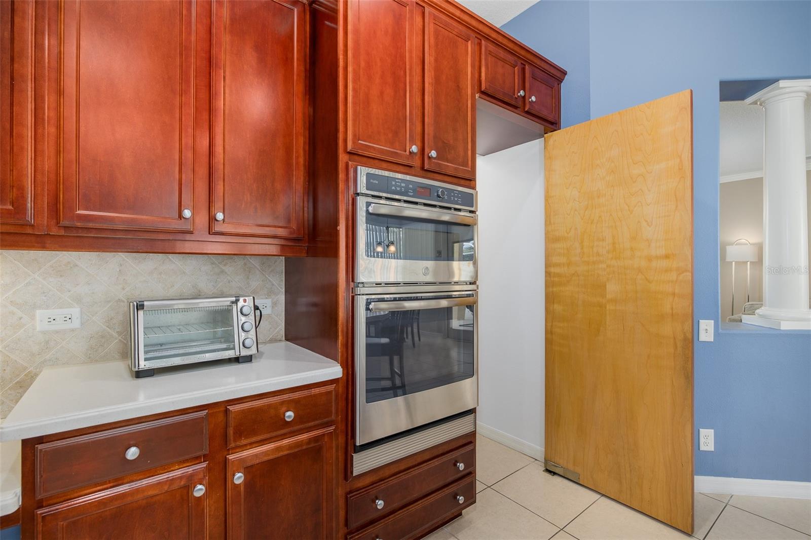 Kithcen Walk-In Pantry (Opened)
