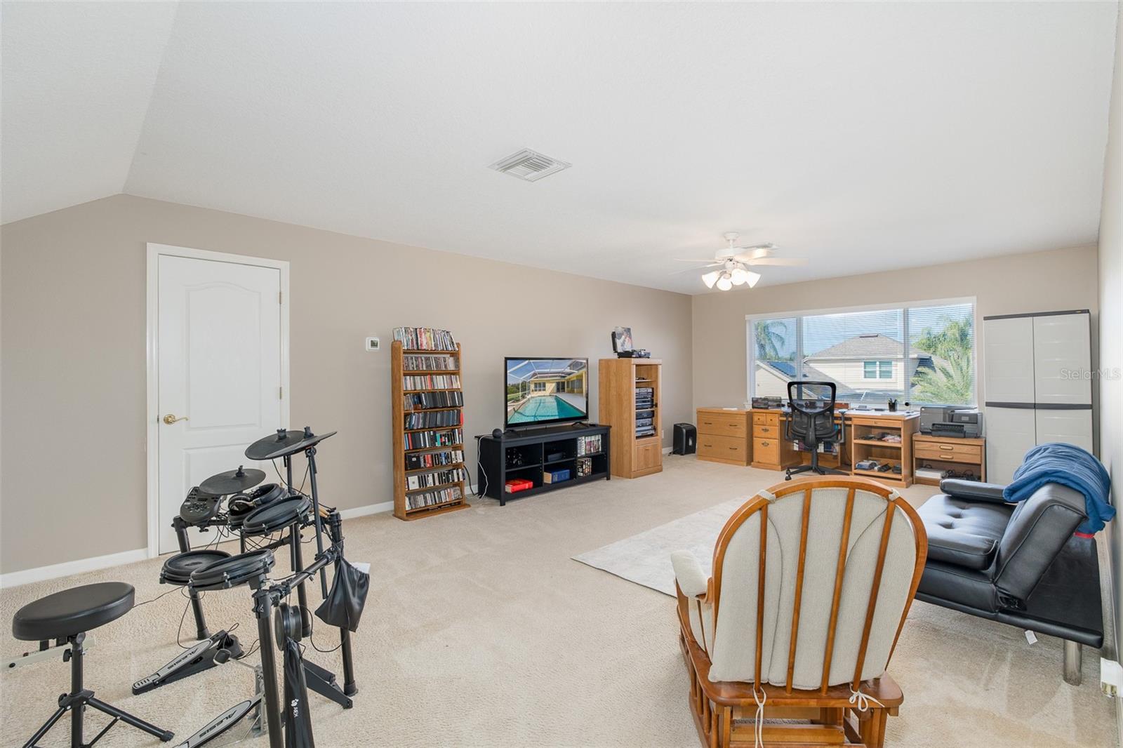 Bonus Room (Upstairs)