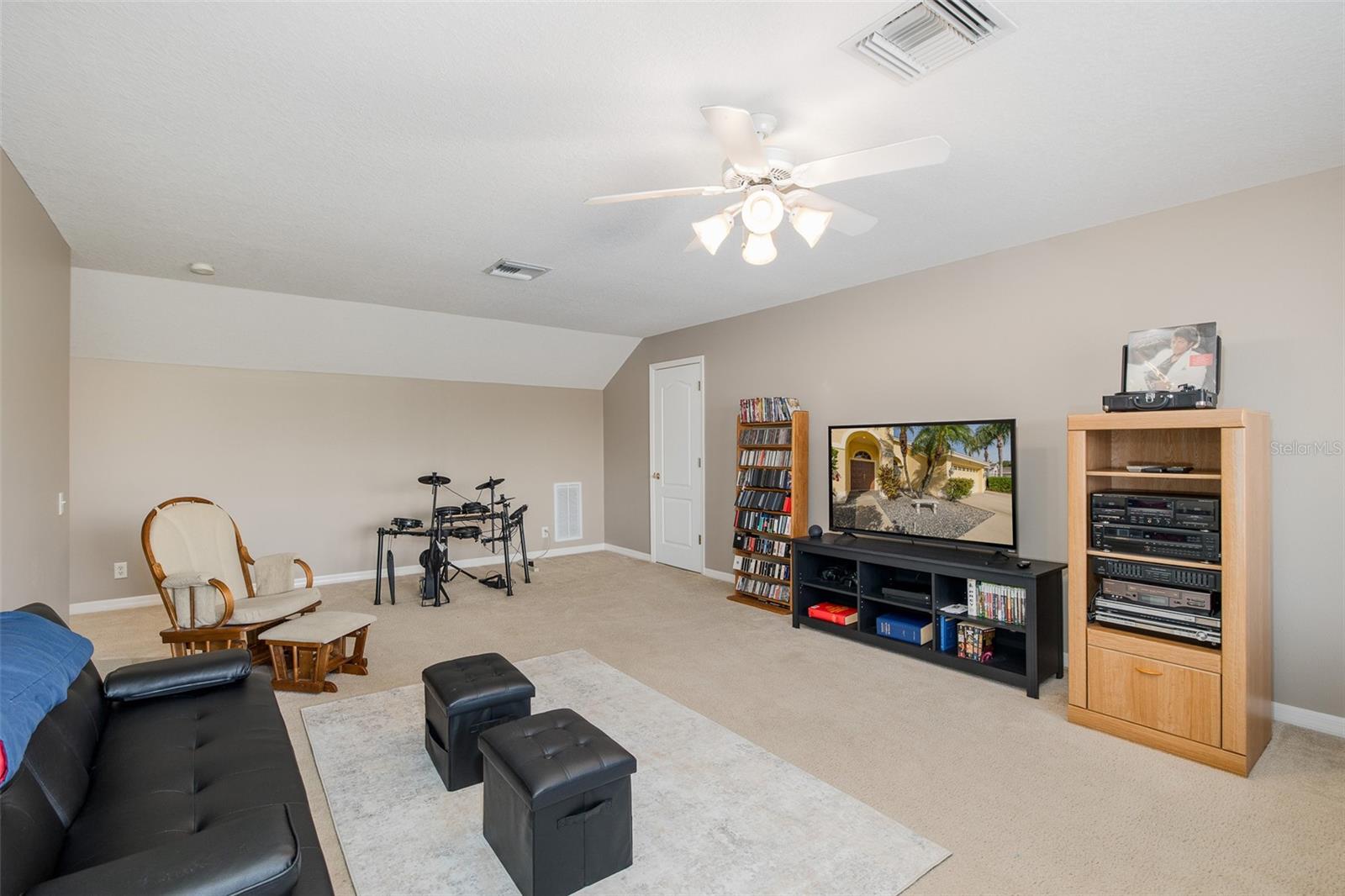 Bonus Room (Upstairs)