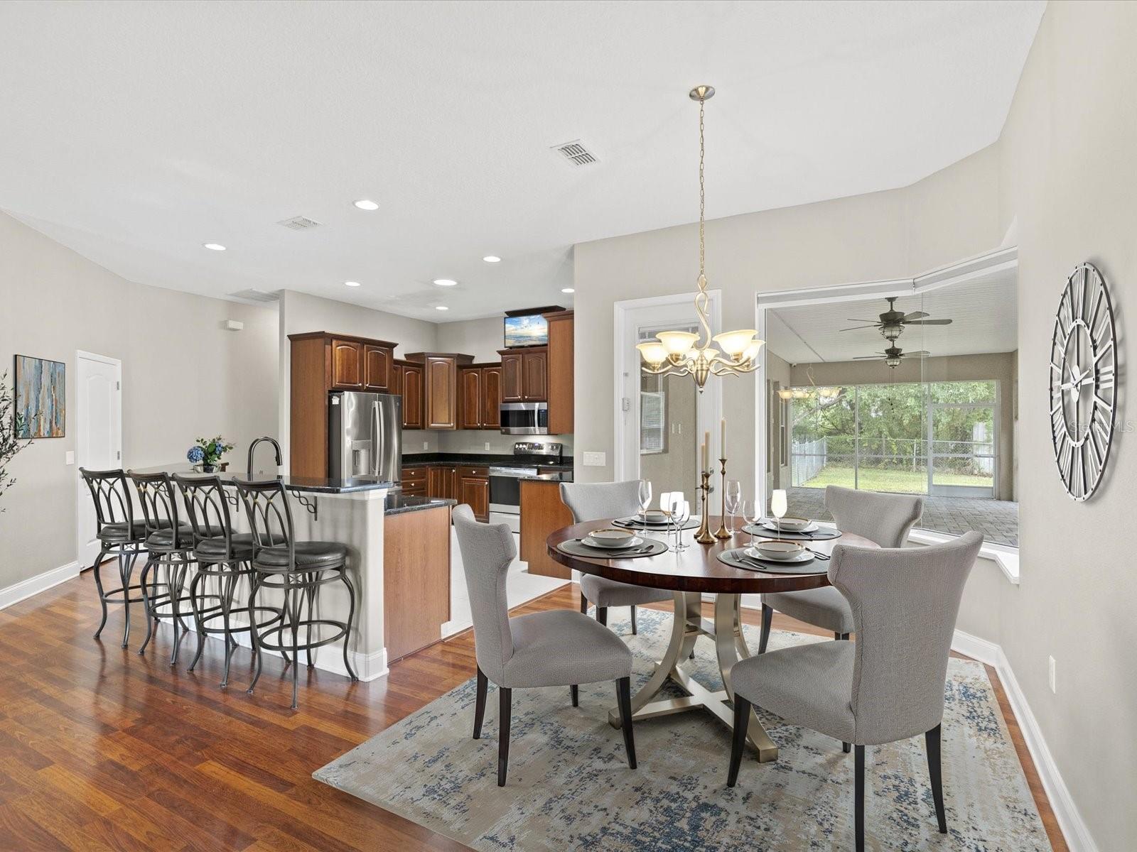 DINETTE AREA VS