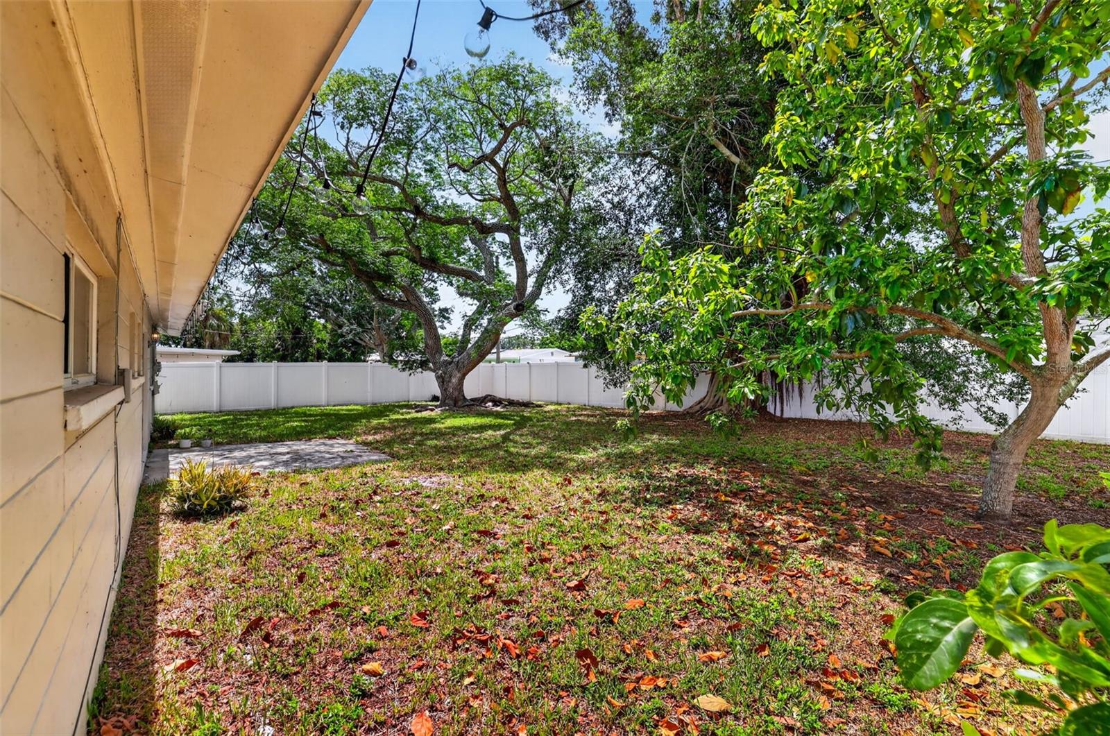 Fully fenced yard offering privacy and flexibility