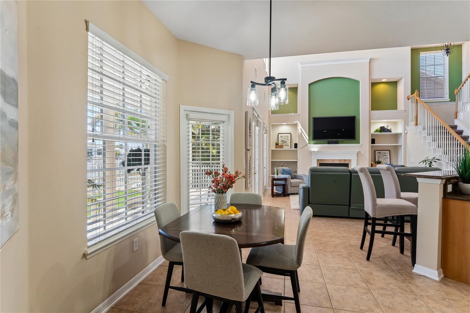 Eat-in Kitchen Dinette