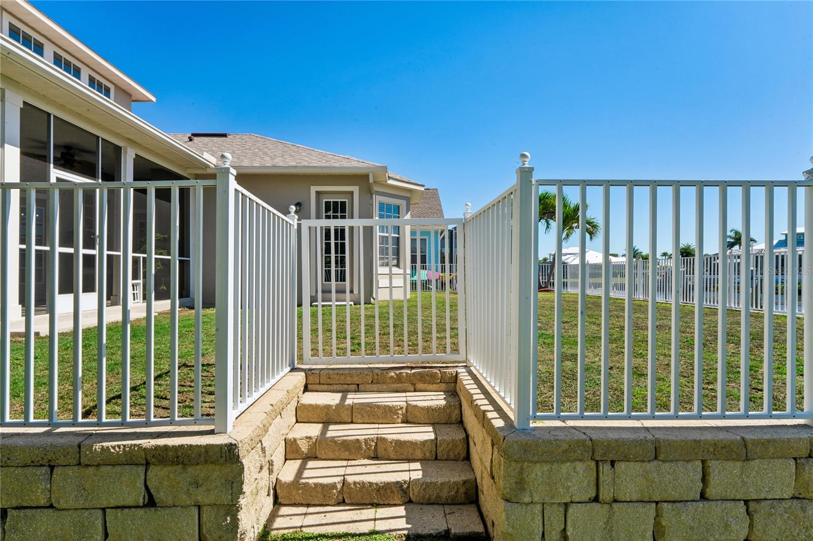Access gate from elevated back yard to dock and adjacent common