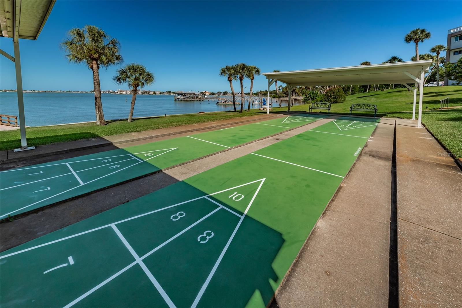 Shuffle board
