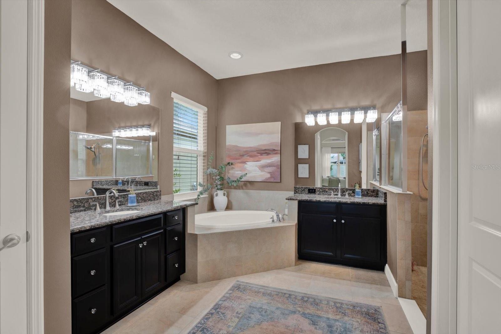 Primary bathroom w/ garden bath tub