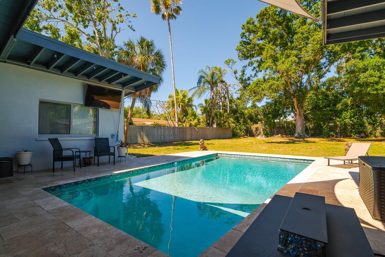 TB8506983