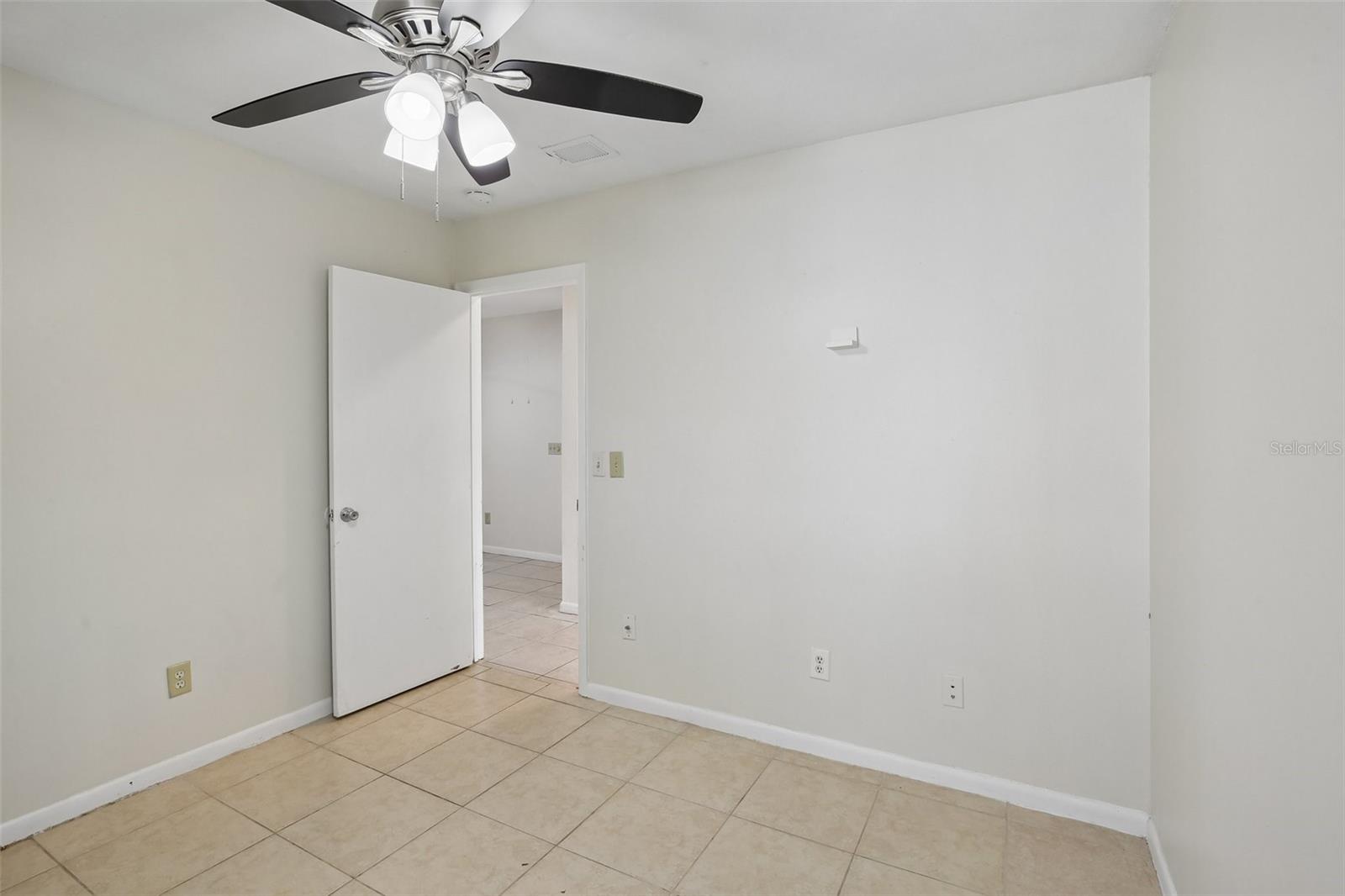 2nd bedroom