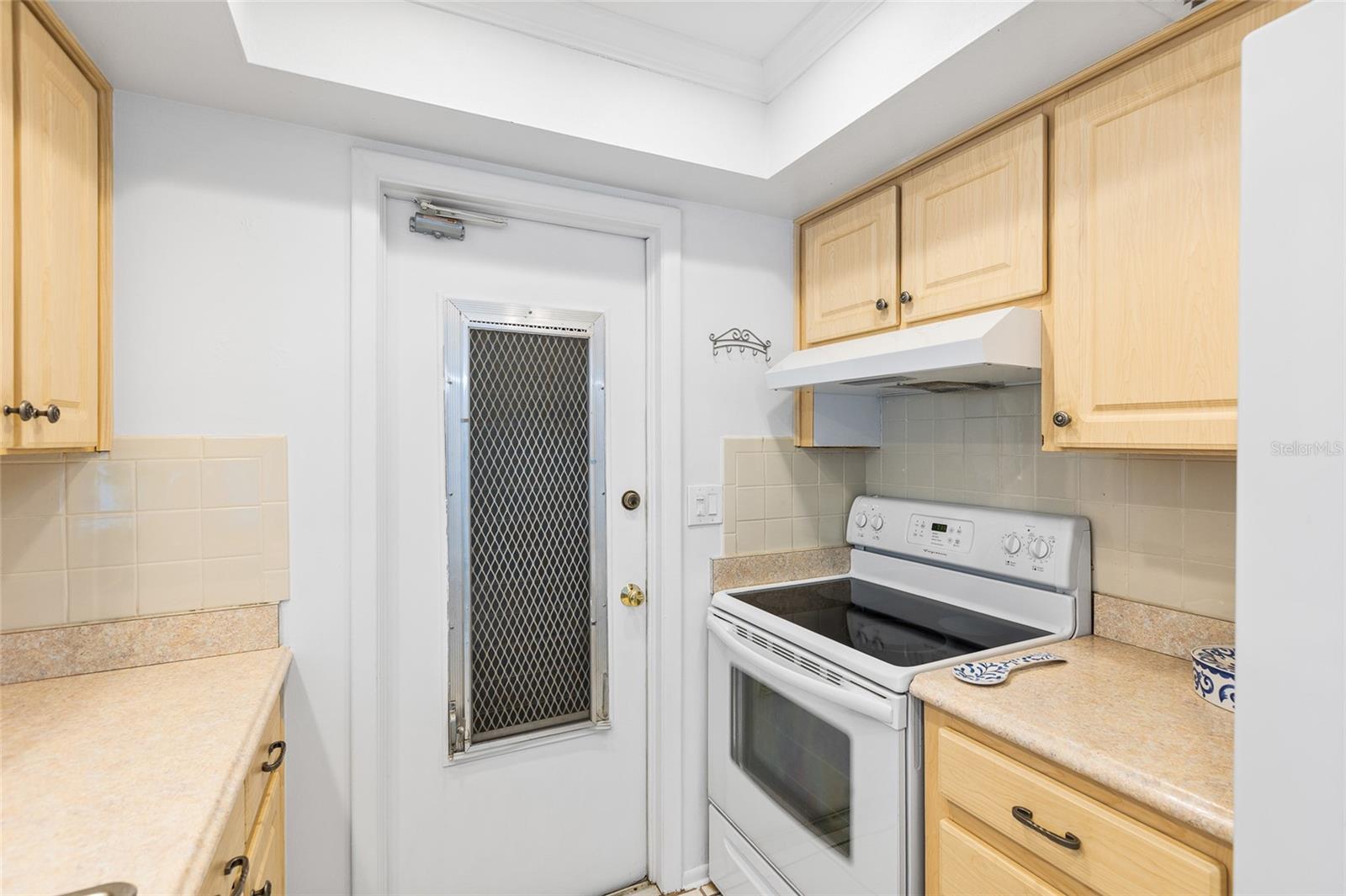 Access to Garage / Laundry