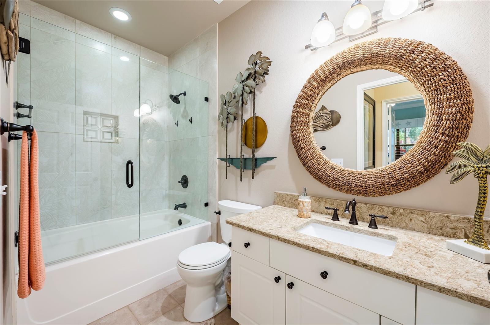 Guest/2nd Bathroom