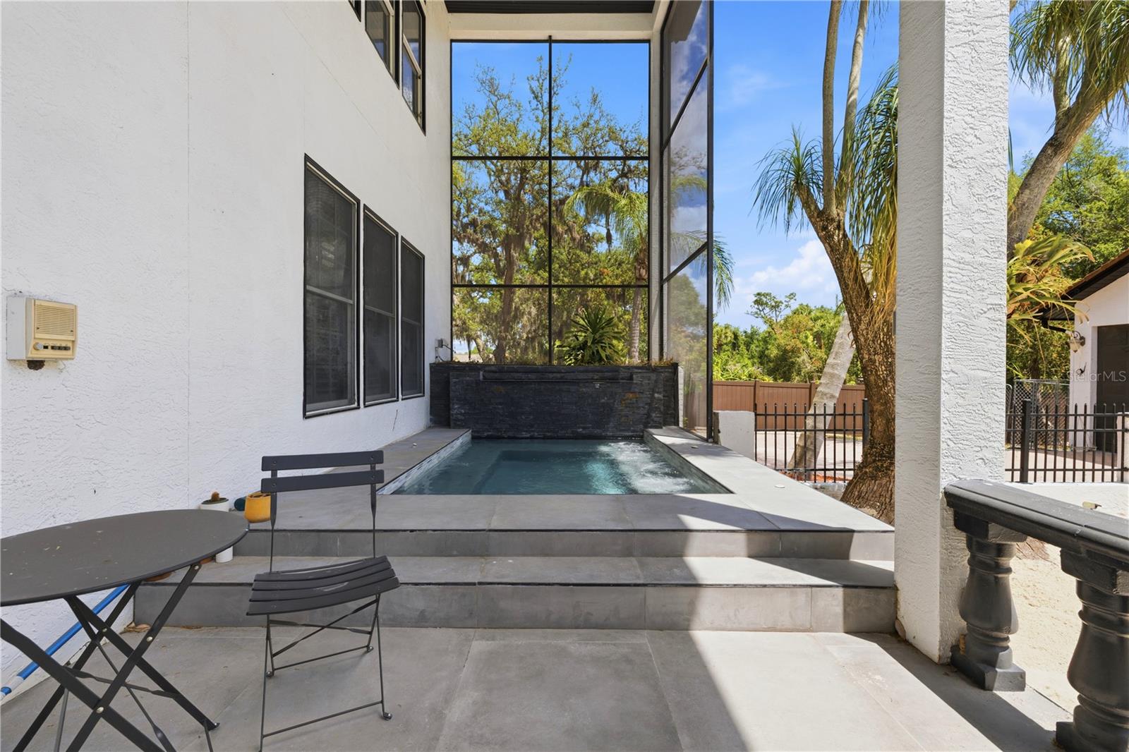TB8507046