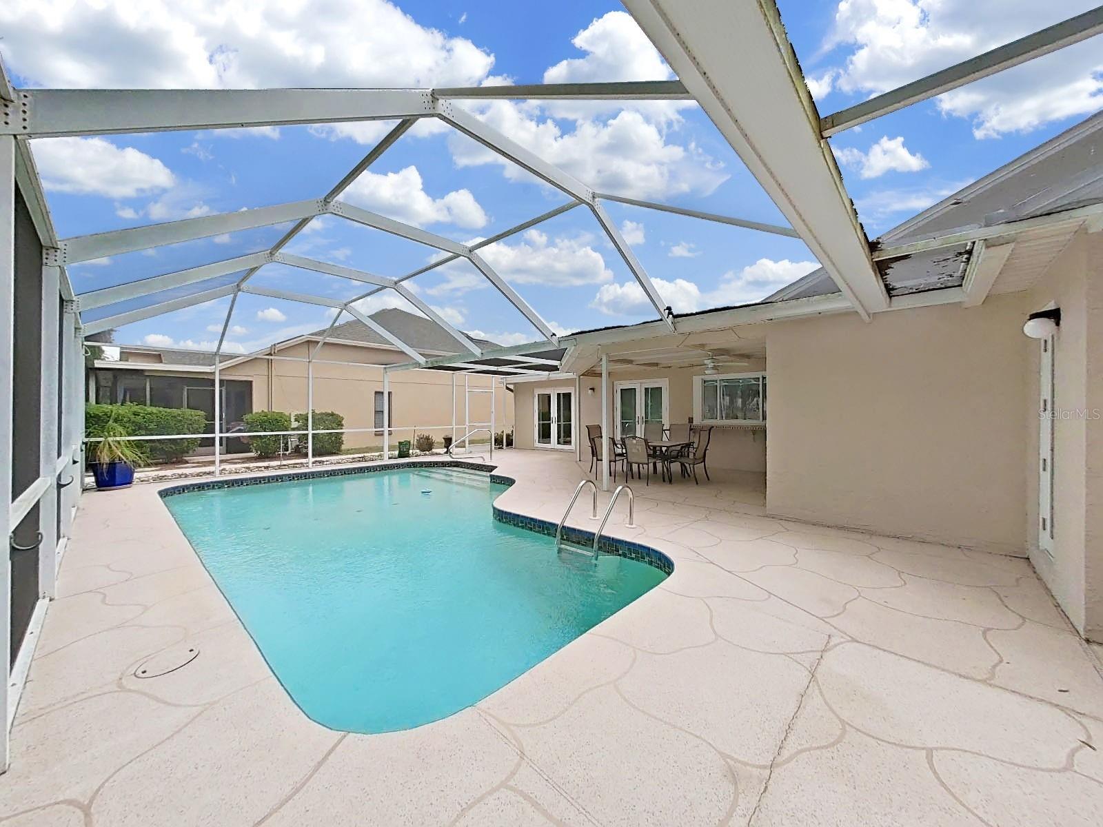 There is also a pool bath!