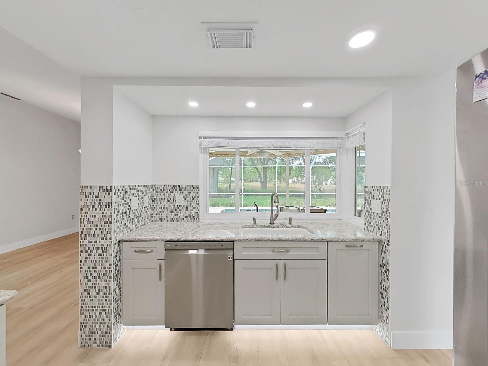 Right pull out drawer holds 2 garbage cans, keeping the kitchen litter free.