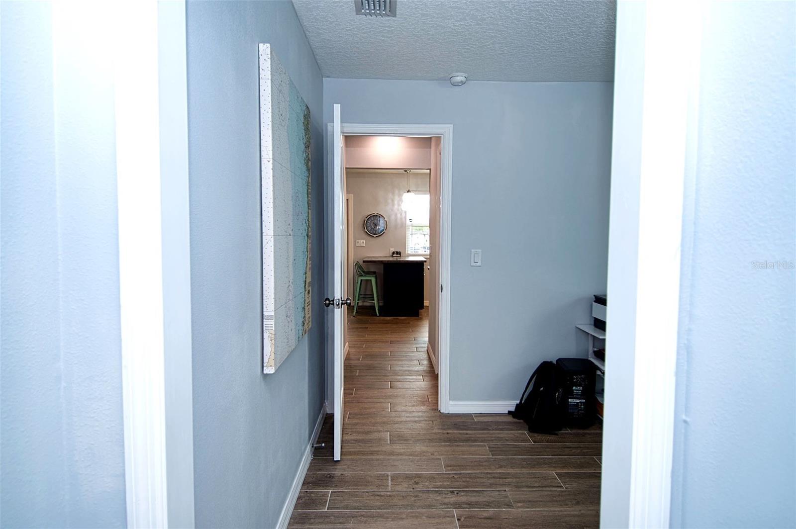 Looking from hallway to kitchen.